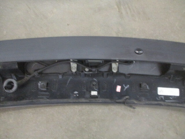 Pre-Owned Jeep Cherokee Rear Spoiler Wing with Brake Light Lamp B8910