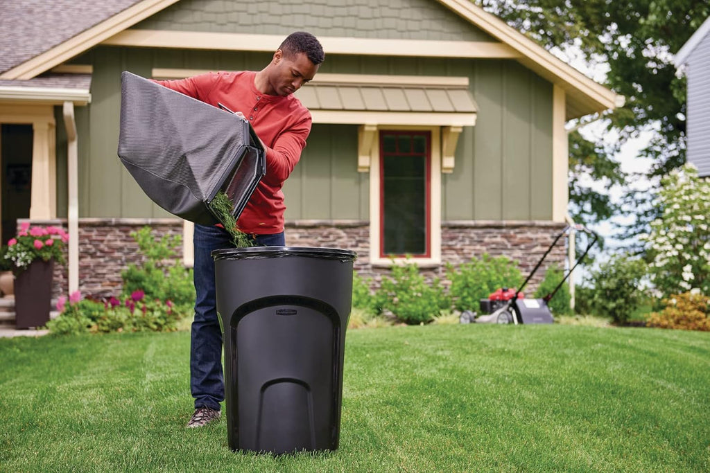 32 Gallon Black Rollout Trash Can T226