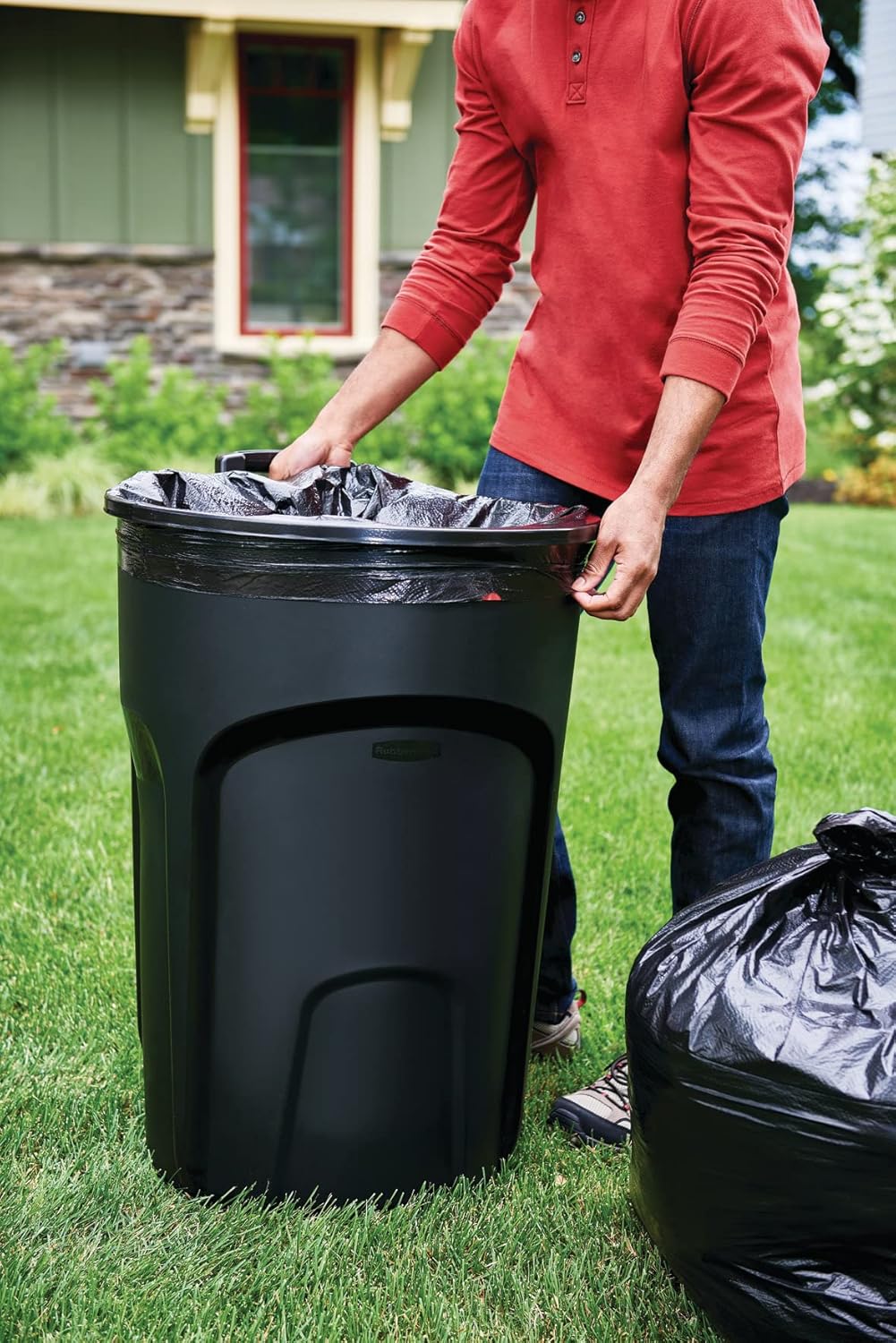 32 Gallon Black Rollout Trash Can T226
