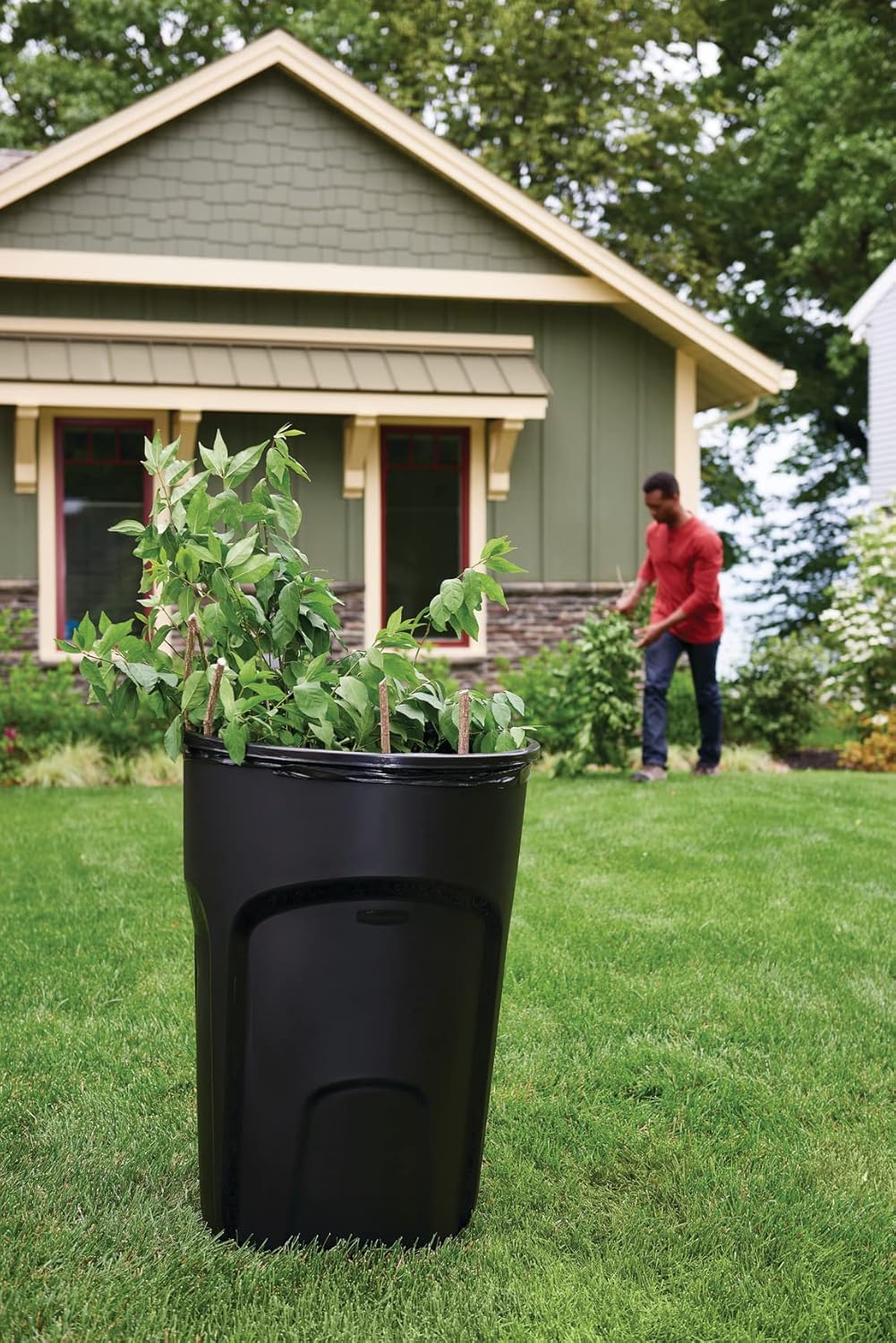 32 Gallon Black Rollout Trash Can T226